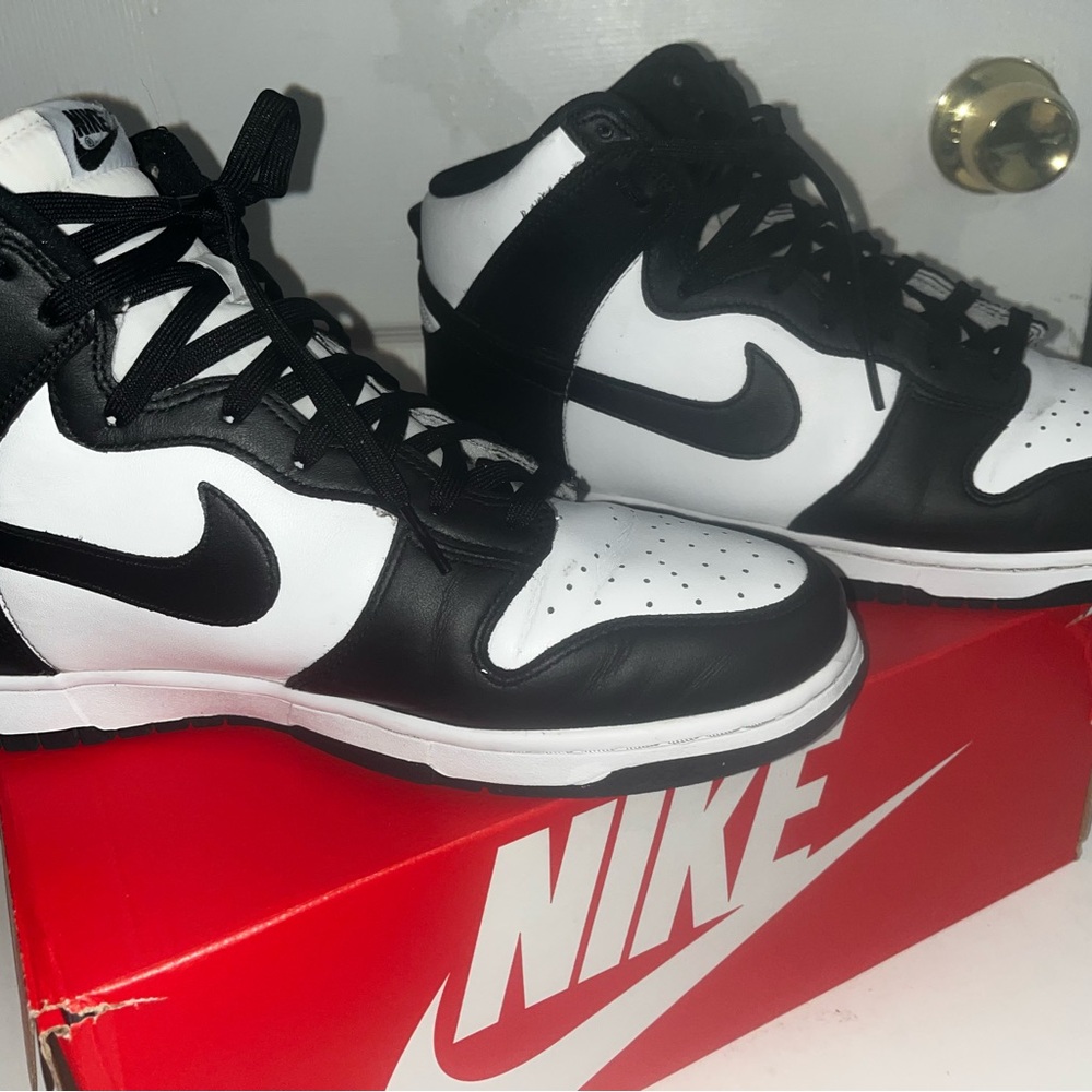 Nike Men's Classic Black and White High-Top Sneakers